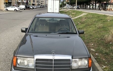 Mercedes-Benz E-Класс, 1993 год, 490 000 рублей, 3 фотография