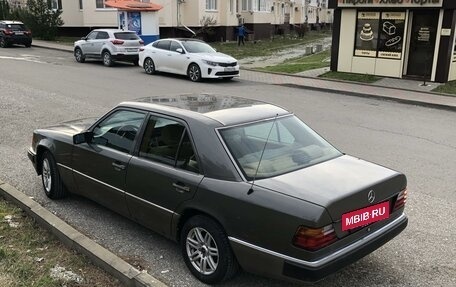 Mercedes-Benz E-Класс, 1993 год, 490 000 рублей, 4 фотография