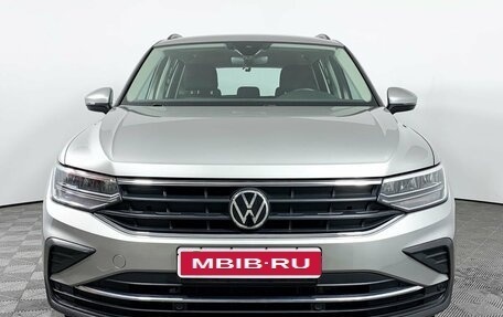 Volkswagen Tiguan II, 2021 год, 2 799 000 рублей, 2 фотография