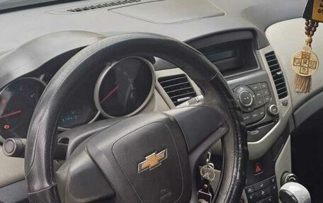 Chevrolet Cruze II, 2011 год, 800 000 рублей, 5 фотография
