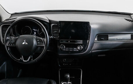 Mitsubishi Outlander III рестайлинг 3, 2019 год, 1 949 555 рублей, 12 фотография