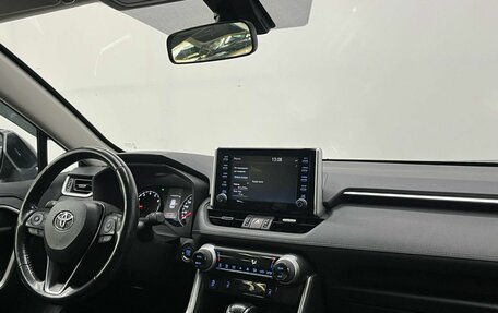 Toyota RAV4, 2019 год, 3 350 000 рублей, 11 фотография