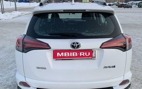 Toyota RAV4, 2017 год, 2 420 000 рублей, 3 фотография