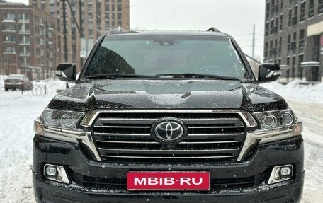 Toyota Land Cruiser 200, 2018 год, 8 099 000 рублей, 3 фотография
