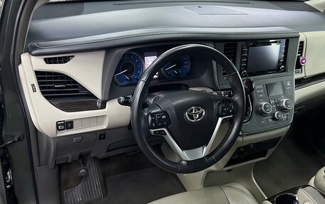 Toyota Sienna III, 2018 год, 3 000 000 рублей, 13 фотография
