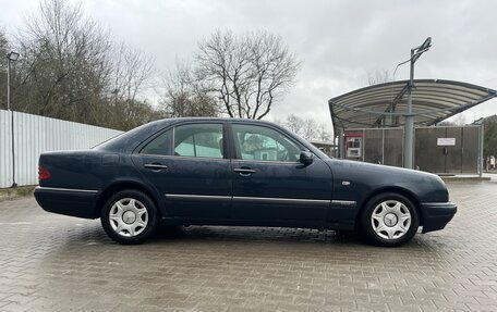Mercedes-Benz E-Класс, 1997 год, 570 000 рублей, 4 фотография
