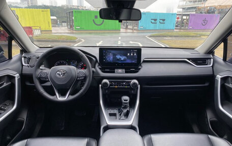 Toyota RAV4, 2023 год, 3 200 000 рублей, 13 фотография