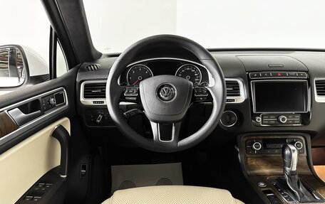 Volkswagen Touareg III, 2017 год, 3 280 000 рублей, 13 фотография