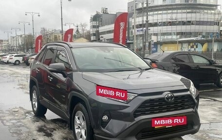 Toyota RAV4, 2019 год, 3 230 000 рублей, 4 фотография