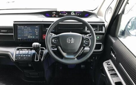 Honda Stepwgn IV, 2017 год, 1 750 000 рублей, 7 фотография