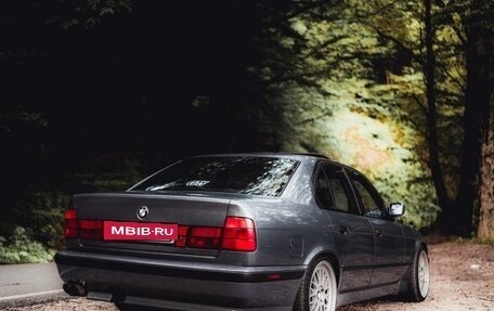 BMW 5 серия, 1988 год, 650 000 рублей, 3 фотография