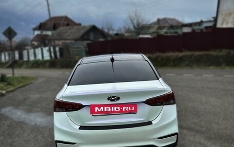 Hyundai Solaris II рестайлинг, 2017 год, 900 000 рублей, 3 фотография