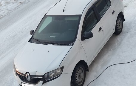 Renault Logan II, 2018 год, 700 000 рублей, 6 фотография