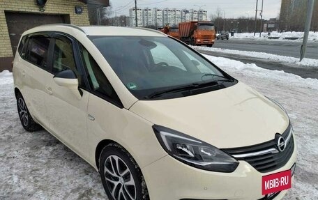 Opel Zafira C рестайлинг, 2018 год, 1 950 000 рублей, 3 фотография