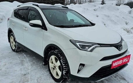 Toyota RAV4, 2018 год, 2 900 000 рублей, 12 фотография