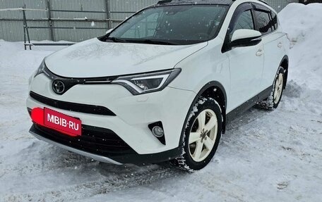 Toyota RAV4, 2018 год, 2 900 000 рублей, 15 фотография
