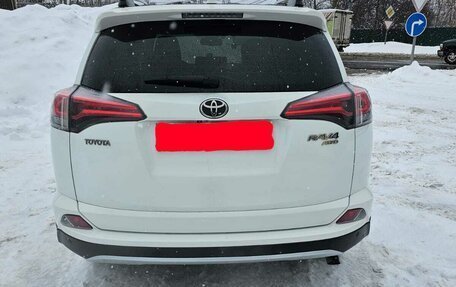 Toyota RAV4, 2018 год, 2 900 000 рублей, 21 фотография