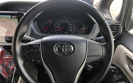 Toyota Noah III, 2019 год, 1 865 000 рублей, 9 фотография