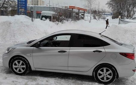 Hyundai Solaris II рестайлинг, 2013 год, 900 000 рублей, 3 фотография