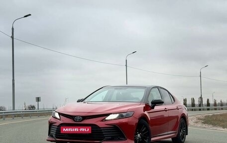 Toyota Camry, 2021 год, 3 870 000 рублей, 2 фотография
