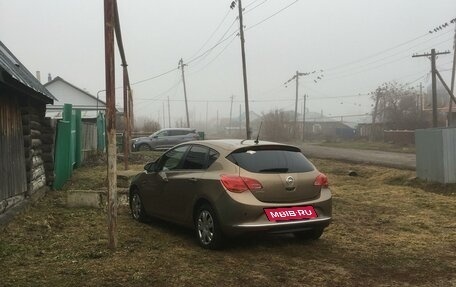 Opel Astra J, 2013 год, 830 000 рублей, 3 фотография