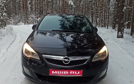 Opel Astra J, 2011 год, 590 000 рублей, 1 фотография