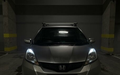 Honda Fit III, 2010 год, 990 000 рублей, 2 фотография