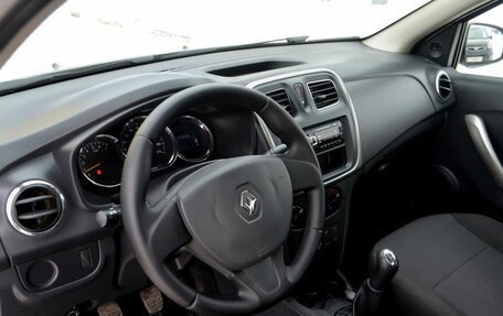 Renault Logan II, 2018 год, 943 000 рублей, 5 фотография
