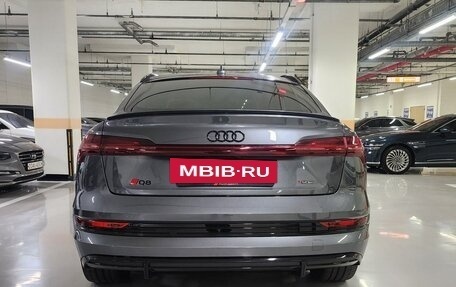 Audi e-tron Sportback I, 2022 год, 6 300 000 рублей, 4 фотография