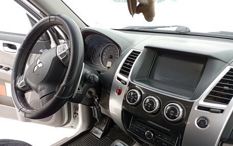Mitsubishi Pajero Sport II рестайлинг, 2013 год, 1 870 000 рублей, 3 фотография