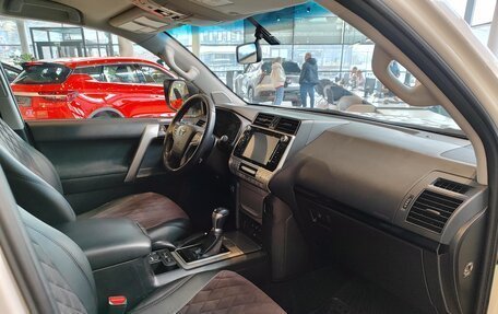 Toyota Land Cruiser Prado 150 рестайлинг 2, 2018 год, 4 990 000 рублей, 15 фотография