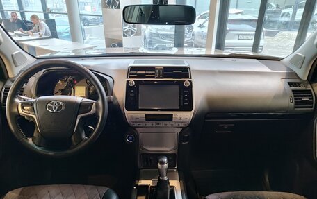 Toyota Land Cruiser Prado 150 рестайлинг 2, 2018 год, 4 990 000 рублей, 12 фотография