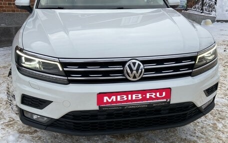 Volkswagen Tiguan II, 2018 год, 2 200 000 рублей, 2 фотография
