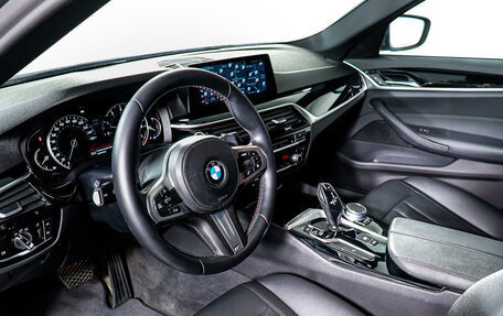BMW 5 серия, 2017 год, 2 657 000 рублей, 15 фотография