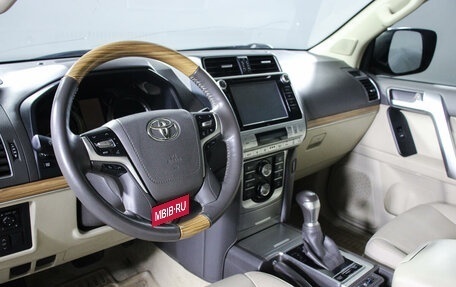 Toyota Land Cruiser Prado 150 рестайлинг 2, 2018 год, 5 999 000 рублей, 12 фотография
