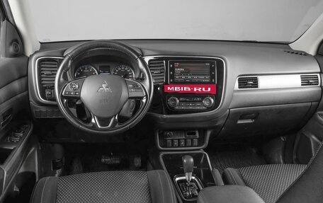 Mitsubishi Outlander III рестайлинг 3, 2018 год, 2 529 000 рублей, 6 фотография