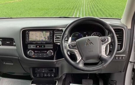 Mitsubishi Outlander III рестайлинг 3, 2020 год, 1 950 000 рублей, 7 фотография