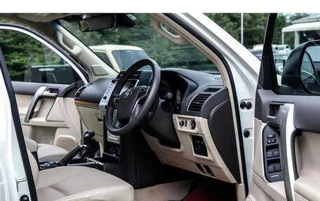 Toyota Land Cruiser Prado 150 рестайлинг 2, 2021 год, 4 340 000 рублей, 9 фотография