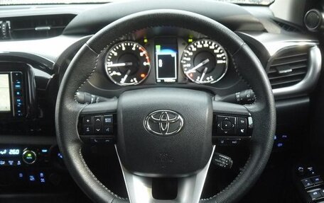 Toyota Hilux VIII, 2021 год, 3 300 000 рублей, 8 фотография