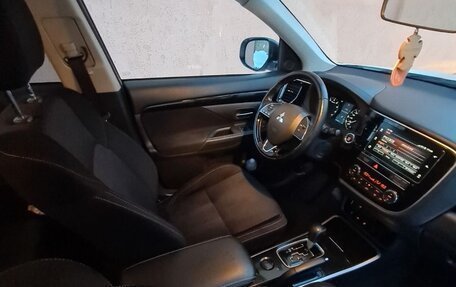 Mitsubishi Outlander III рестайлинг 3, 2018 год, 2 230 000 рублей, 15 фотография