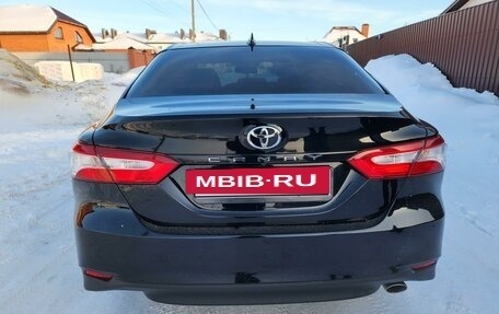 Toyota Camry, 2018 год, 2 900 000 рублей, 4 фотография