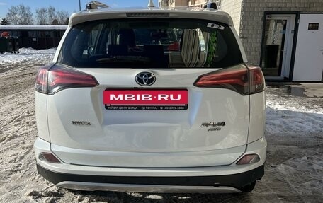Toyota RAV4, 2018 год, 2 100 000 рублей, 6 фотография