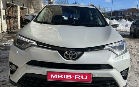Toyota RAV4, 2018 год, 2 100 000 рублей, 2 фотография