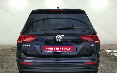 Volkswagen Tiguan II, 2018 год, 2 100 000 рублей, 6 фотография