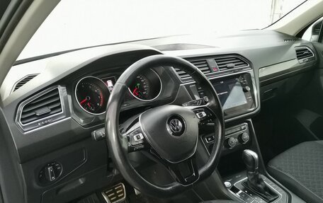 Volkswagen Tiguan II, 2018 год, 2 100 000 рублей, 15 фотография