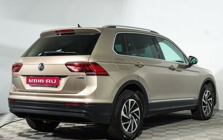 Volkswagen Tiguan II, 2018 год, 1 919 000 рублей, 2 фотография