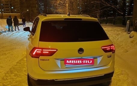 Volkswagen Tiguan II, 2017 год, 2 490 000 рублей, 4 фотография