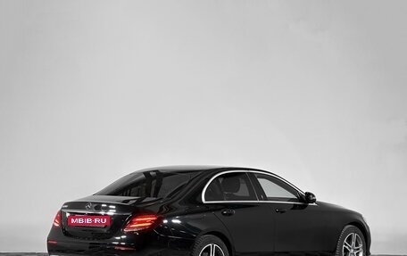 Mercedes-Benz E-Класс, 2017 год, 2 730 000 рублей, 20 фотография