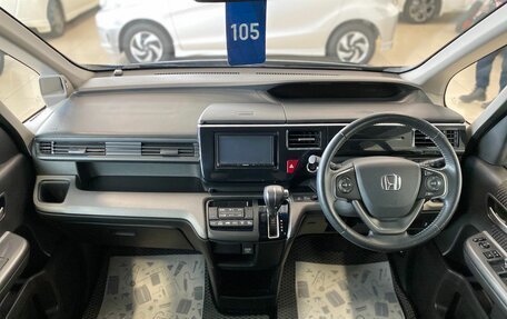 Honda Stepwgn IV, 2016 год, 2 107 000 рублей, 15 фотография