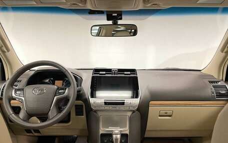 Toyota Land Cruiser Prado 150 рестайлинг 2, 2022 год, 6 649 000 рублей, 12 фотография